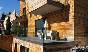 Spacious balcony with seating area in the SUN Matrei Tradition